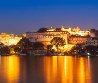 A palace-inspired India travel scene